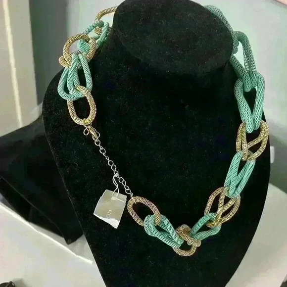 NWT Nordstroms green & goldtone adjustable length necklace - Picture 2 of 3